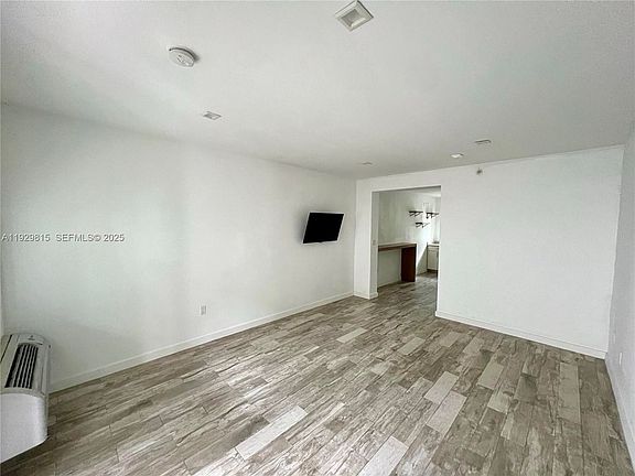 3rd image of 220 Collins Ave APT 8A