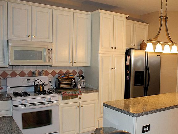 3rd image of 4107 Magnolia Ln