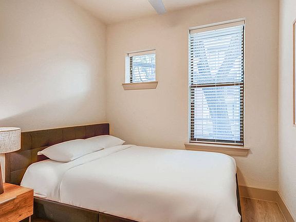 Designer-Furnished Apartment Suite with Comfy Beds with Luxury Linens