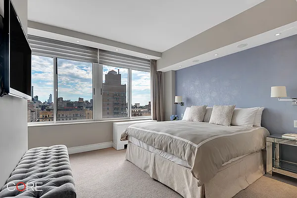 Rented by CORE | media 27