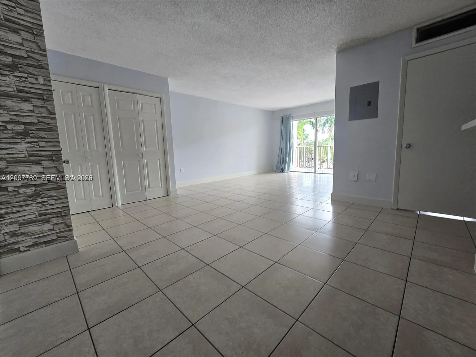 Kendall Lake Towers Condo — Photo 4