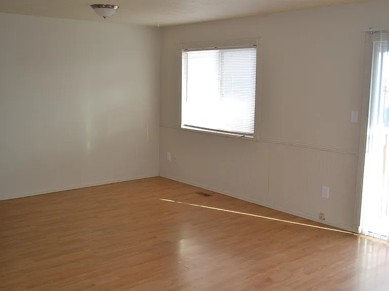 528 Campbell Way — Photo 3