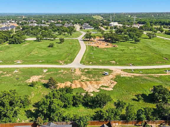 2nd image of 325 Valerie Way