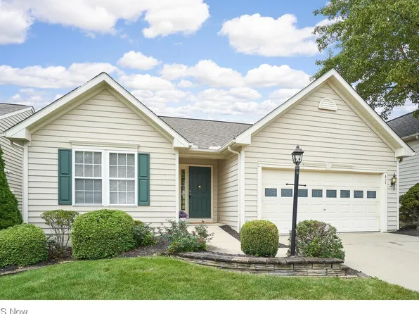 824 Willow Creek Dr, Akron, OH 44333