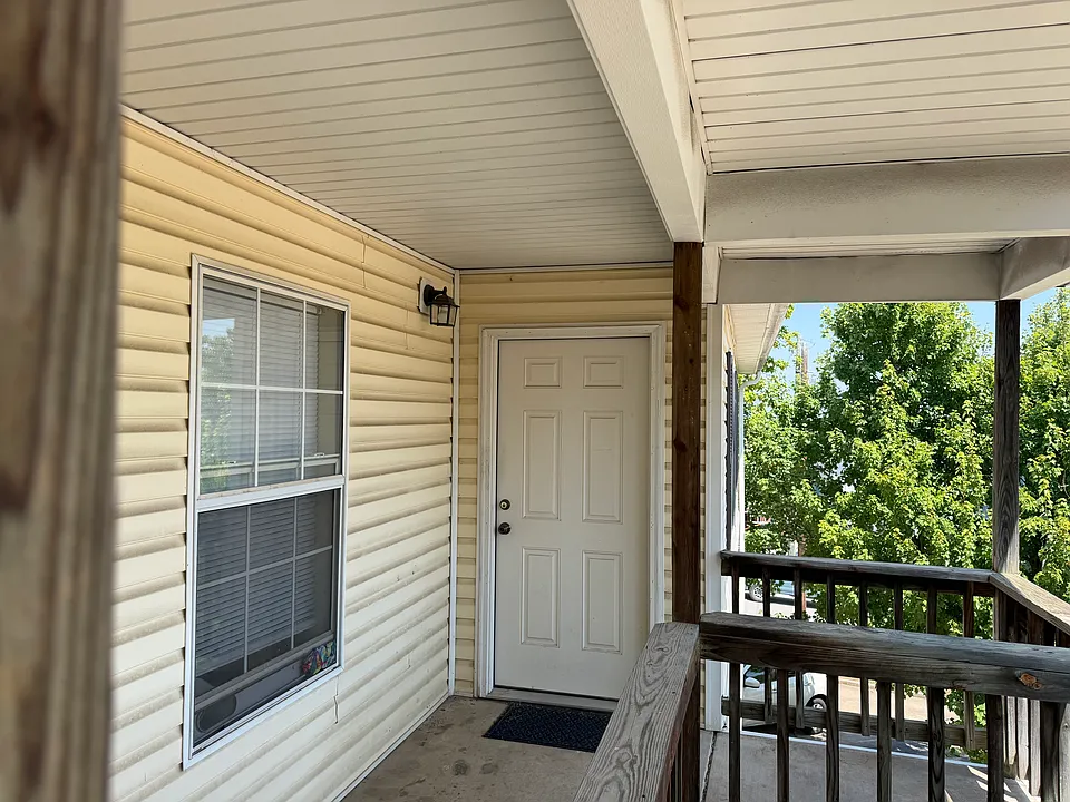 970 N Oakland Ave #12