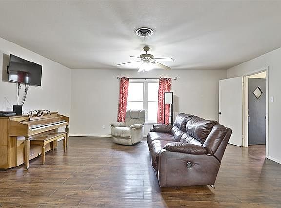 5th image of 2116 Sylvan Dr