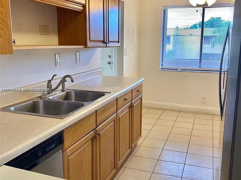 159 Lakeview Dr #204 — Photo 6