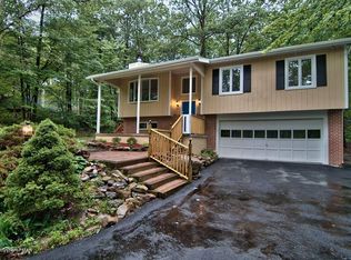 44 Seneca Rd, Mount Pocono, PA 18344