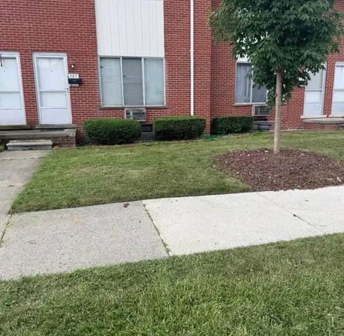 2 bed, 950 sqft, $1,095 — Photo 1