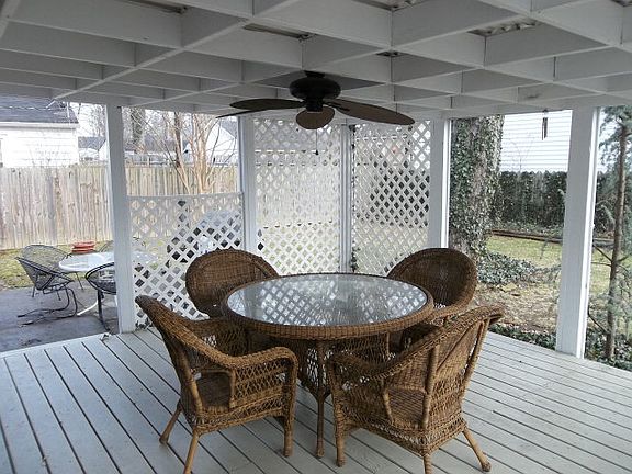 3rd image of 1915 Lewis Ln