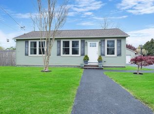 77 Huguenot Dr, Mastic Beach, NY 11951