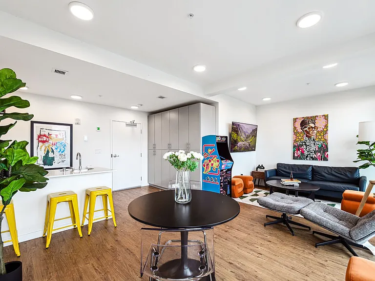 Madrone Passive House, Bright Homes in Walkable Central District Location with W/D in Unit and NE... — Photo 8