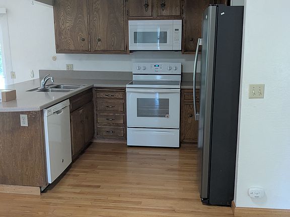 5th image of 2429 Woodstock Ct