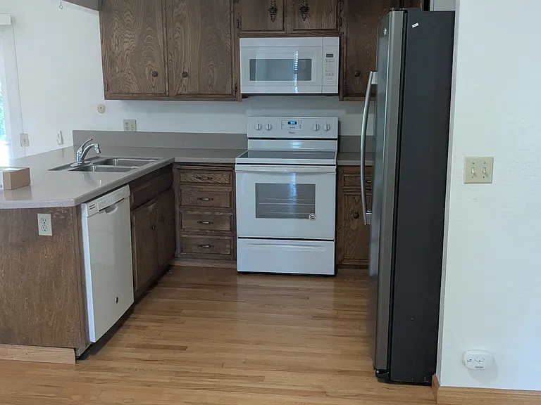 2429 Woodstock Ct — Photo 5