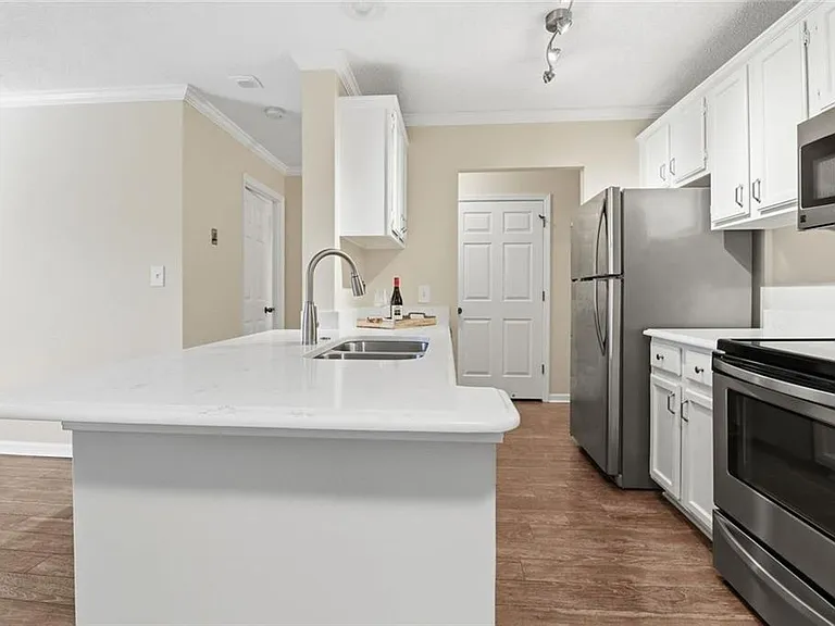 300 Johnson Ferry Rd NE #B202 — Photo 7
