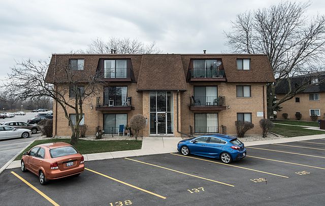 1st image of 4905 W 109th St APT 304