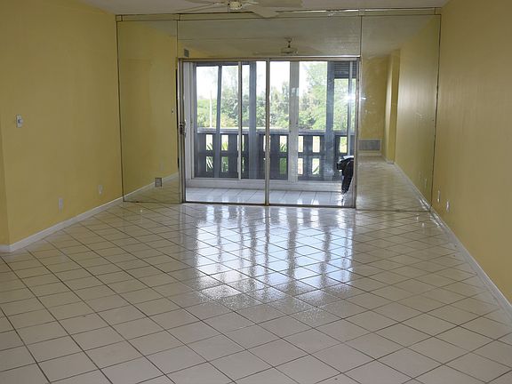 3rd image of 4200 Hillcrest Dr APT 306