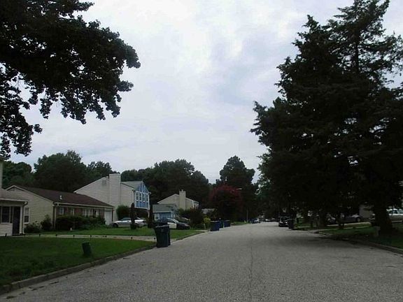 Exterior Neighborhood (street photo)