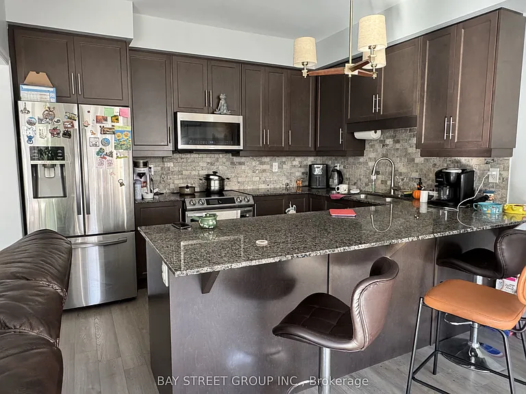 51 Dominion Cres — Photo 8