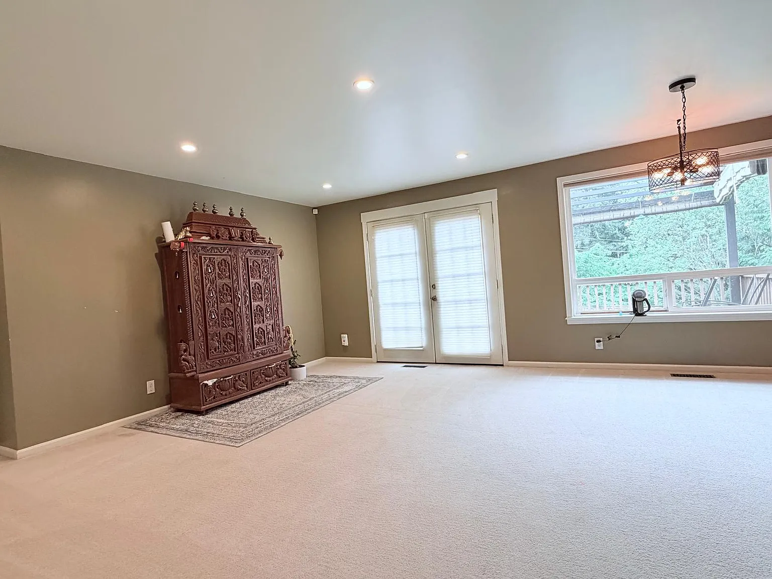 5 bed, 3240 sqft, $9,500 — Photo 4