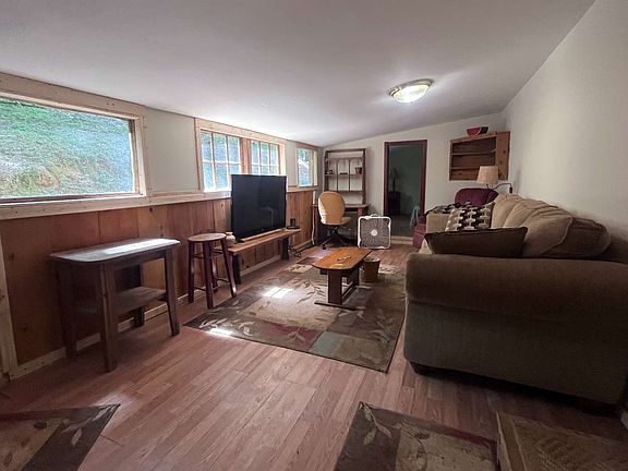 2nd image of 90 19th St