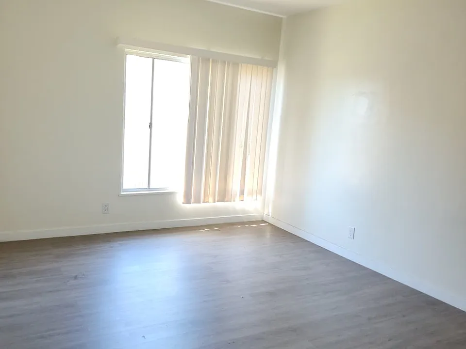 4767 San Vicente Blvd #6