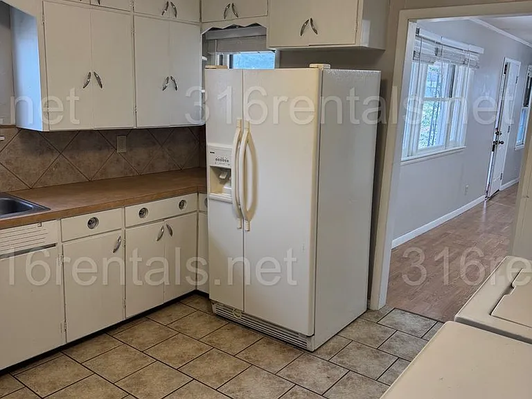 303 N Emporia St — Photo 2