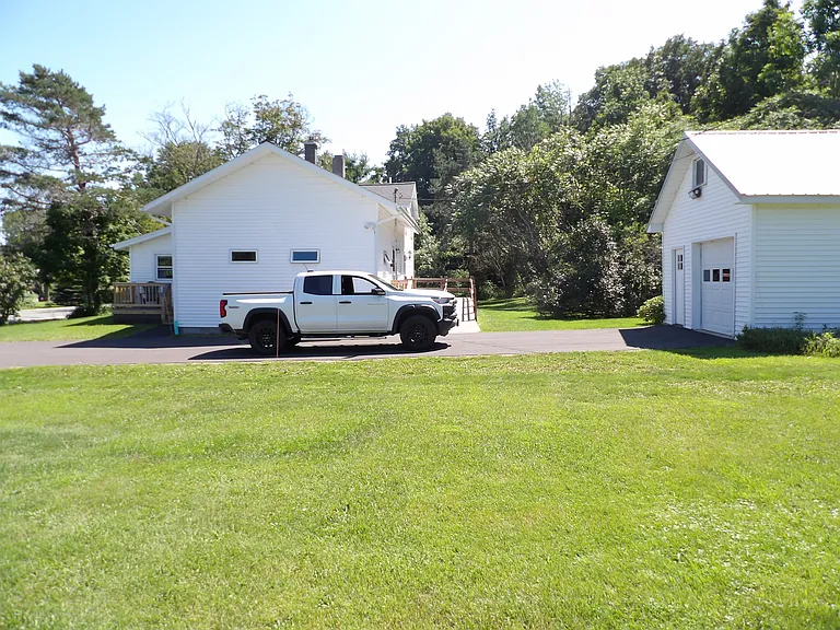 3058 Delaware Tpke — Photo 36