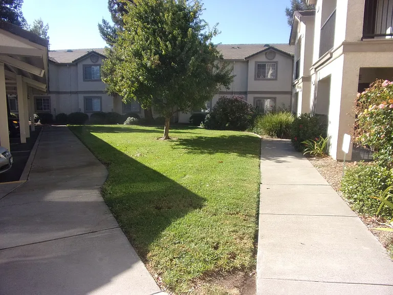 2001 Eastwood Dr #62 — Photo 2