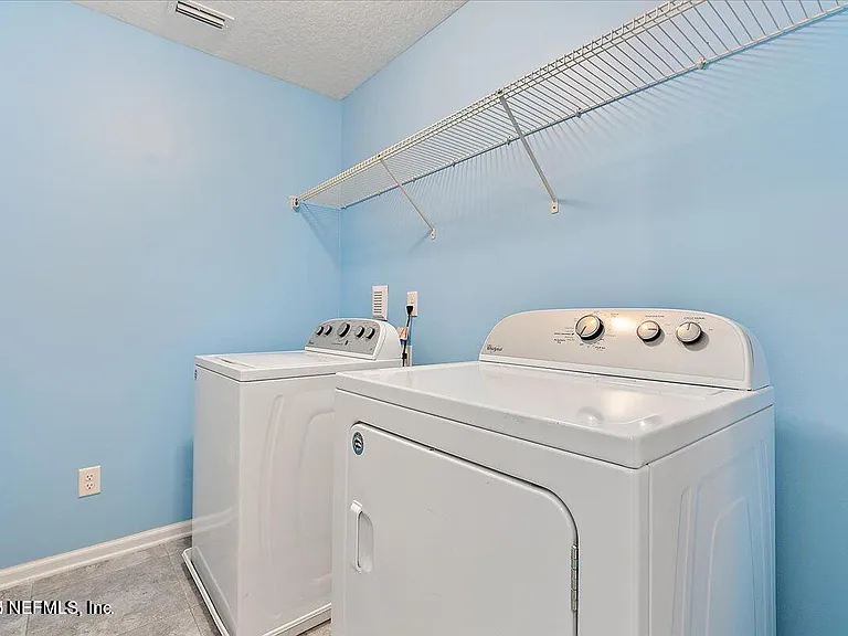 526 Richmond Dr — Photo 10