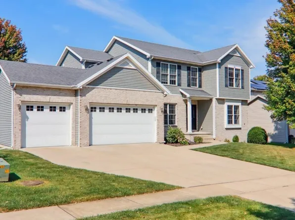 19 Stonehedges Ct, Bloomington, IL 61705