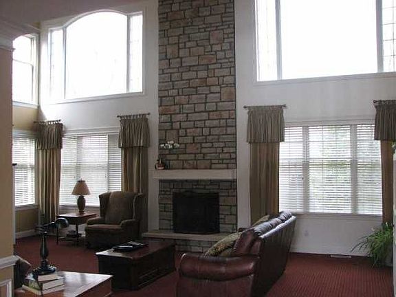 3rd image of 7013 Harlan Sq