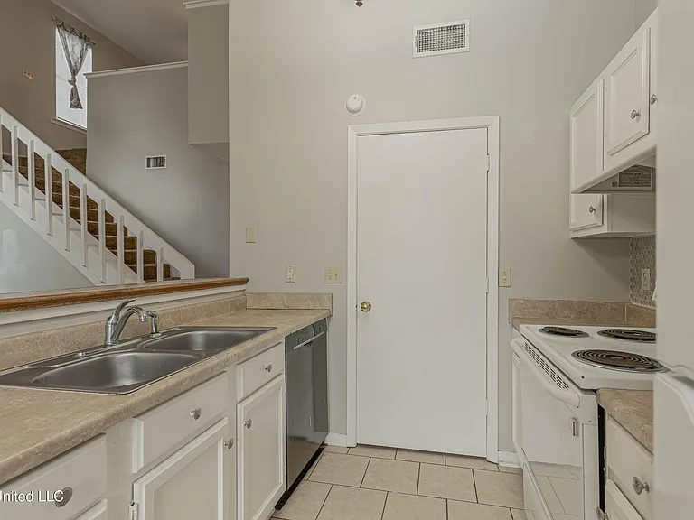 183 Cumberland Rd #B — Photo 12