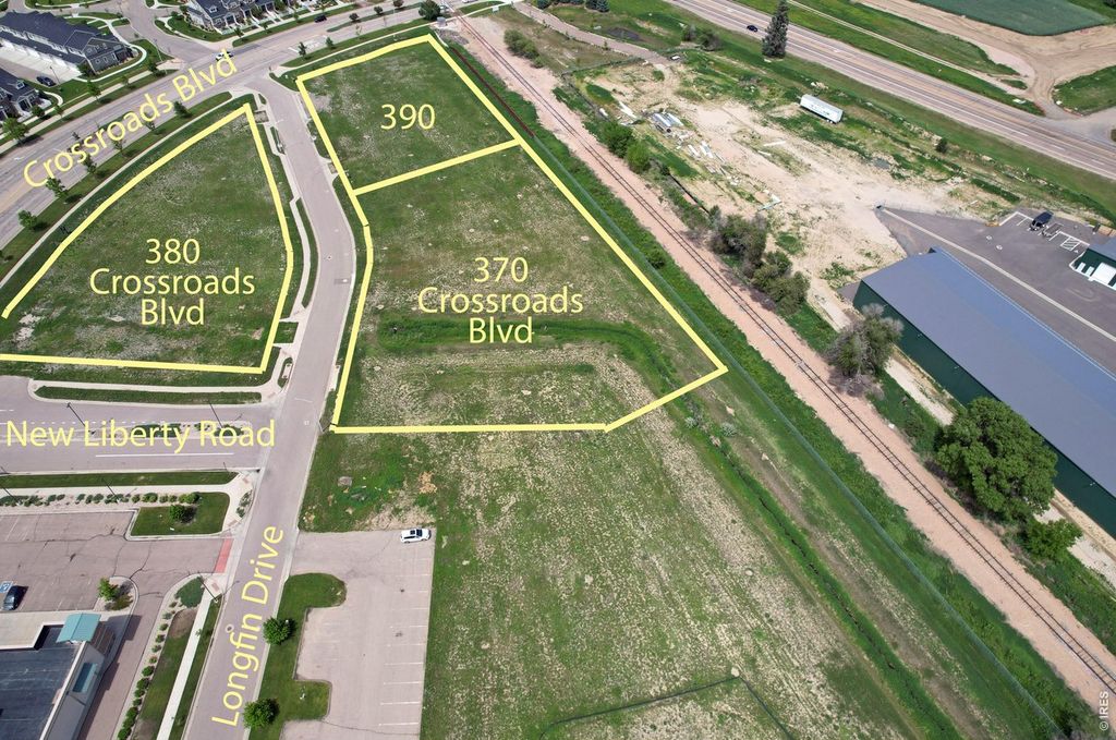 320 Crossroads Blvd