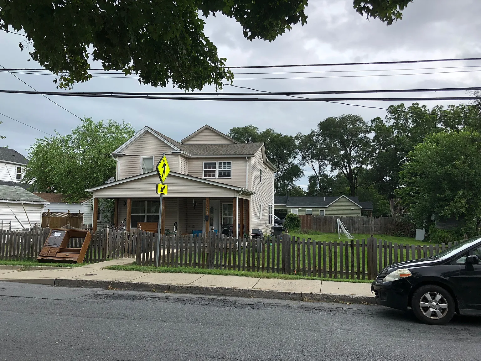 4 bed, 2800 sqft, $2,200 — Photo 2
