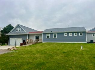 302 Valley St, Fenton, MI 48430