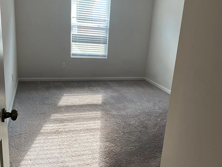 128 Evonshire Blvd — Photo 24