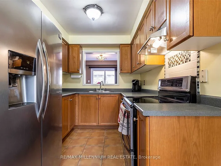 13 Dawson Cres — Photo 3