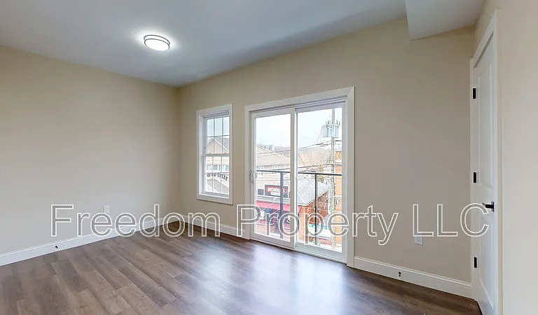 130 Center St #2 — Photo 8