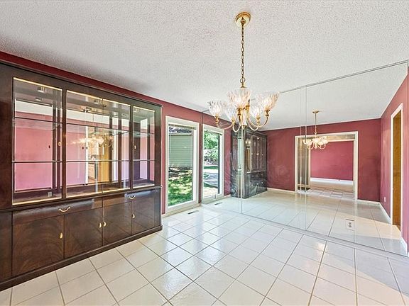 4th image of 8324 Connell St