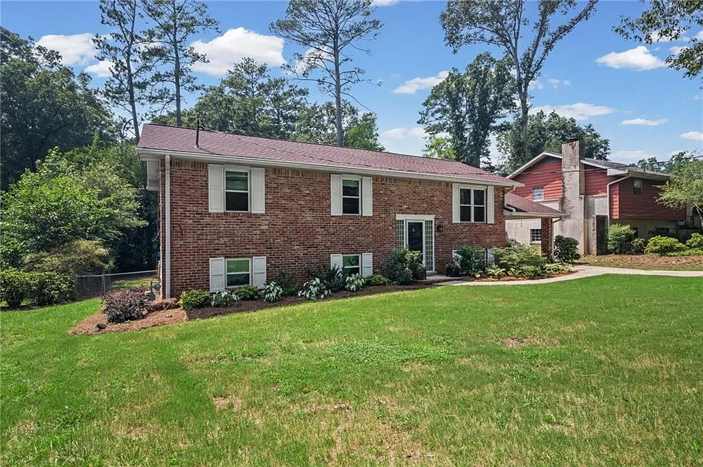 4 bed, 2.0 bath, 2160 sqft, $2,650 — Photo 4