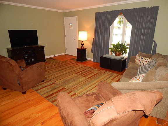 2nd image of 9857 Garden Ct