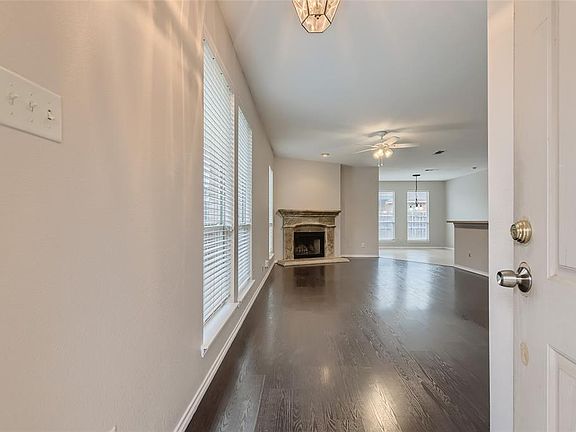 3rd image of 10612 Cloisters Dr