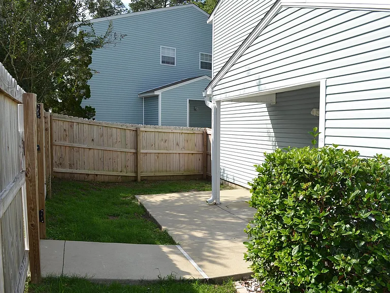 697 Timberwood Cir E — Photo 6