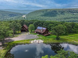 427 Summit Woods Rd, Roaring Brook Township, PA 18444