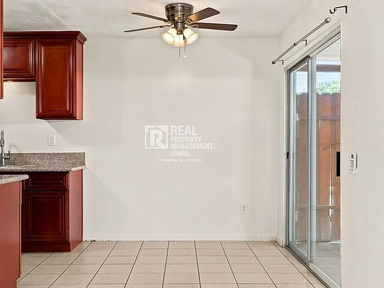 3009 Canyon Crest Dr #D — Photo 7