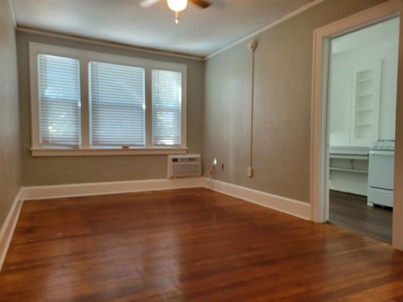 3rd image of 226 13th Ave NE APT 14