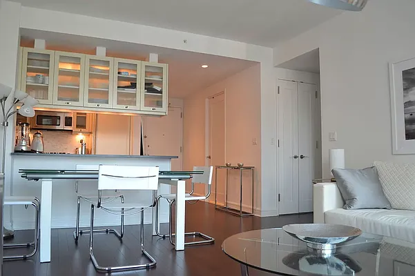 Rented by Manhattan Miami Real Estate | media 7