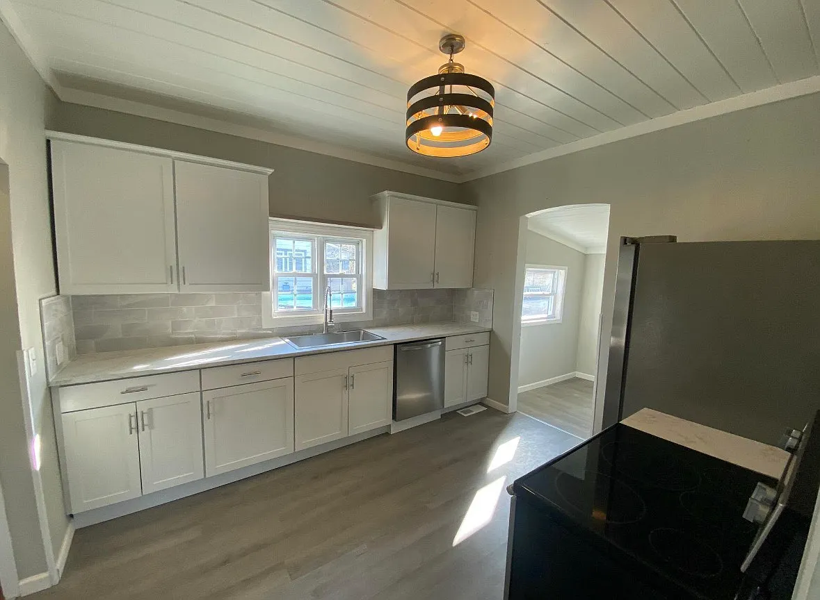 2 bed, 1.5 bath, 1648 sqft, $1,200 — Photo 2