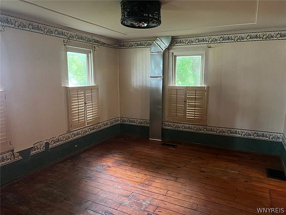 4th image of 2347 Genesee St